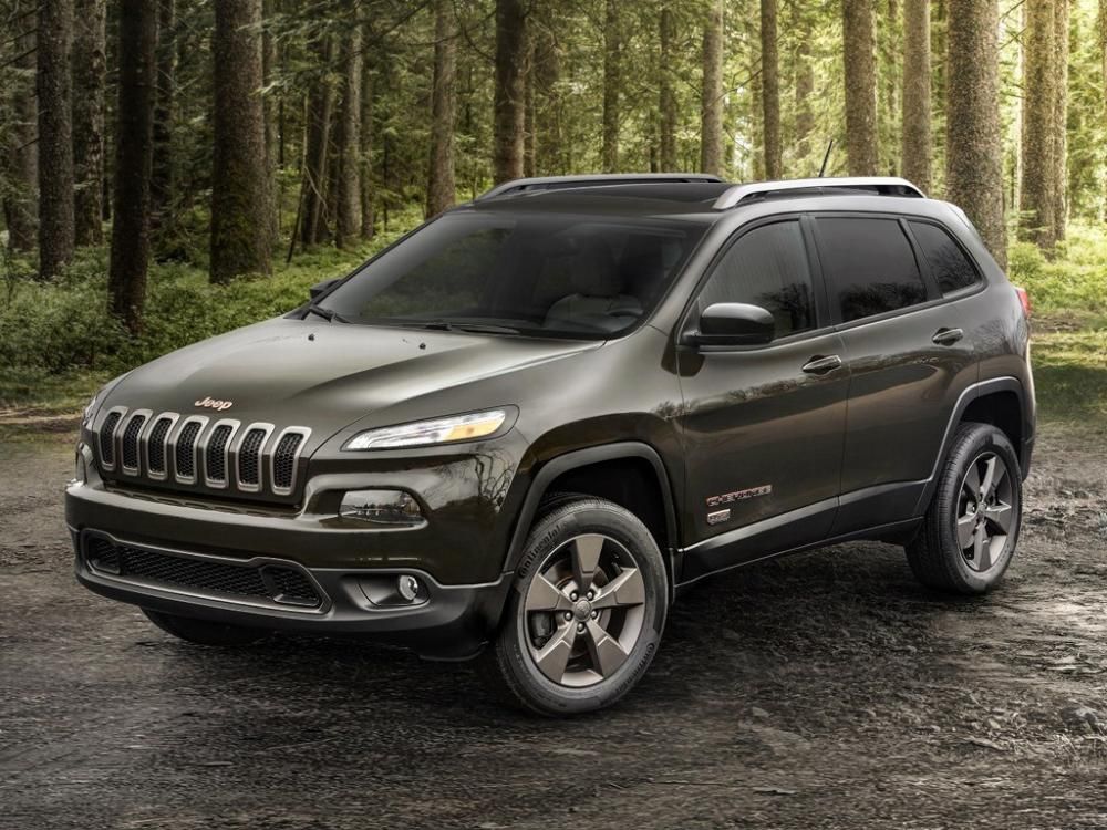 JeepΪ����ף����75���꣬���������ˡ�����ŵ�������ɹ⡢��������ָ�����Լ����ɿ͹�������Ƴ��ر�棬������ȫ�µ���Ʒ�񣬸���ԽҰ�緶��