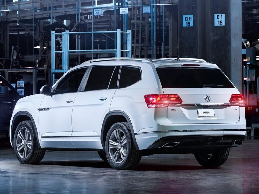 �������г���Ȼ�䱸����2.0T��3.6L����������Ϥ���³�������2017������չ���ࡣ