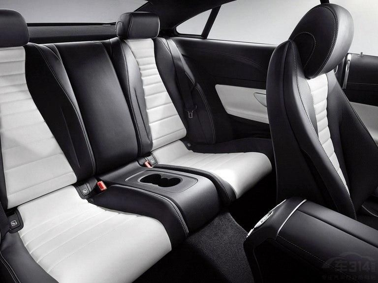 �������棬ȫ��E��Coupe���ṩ���Ͱ��E 220d�����Ͱ��E 200��E 300��E 400 4MATIC���Ŀ�Ϳ�ѡ