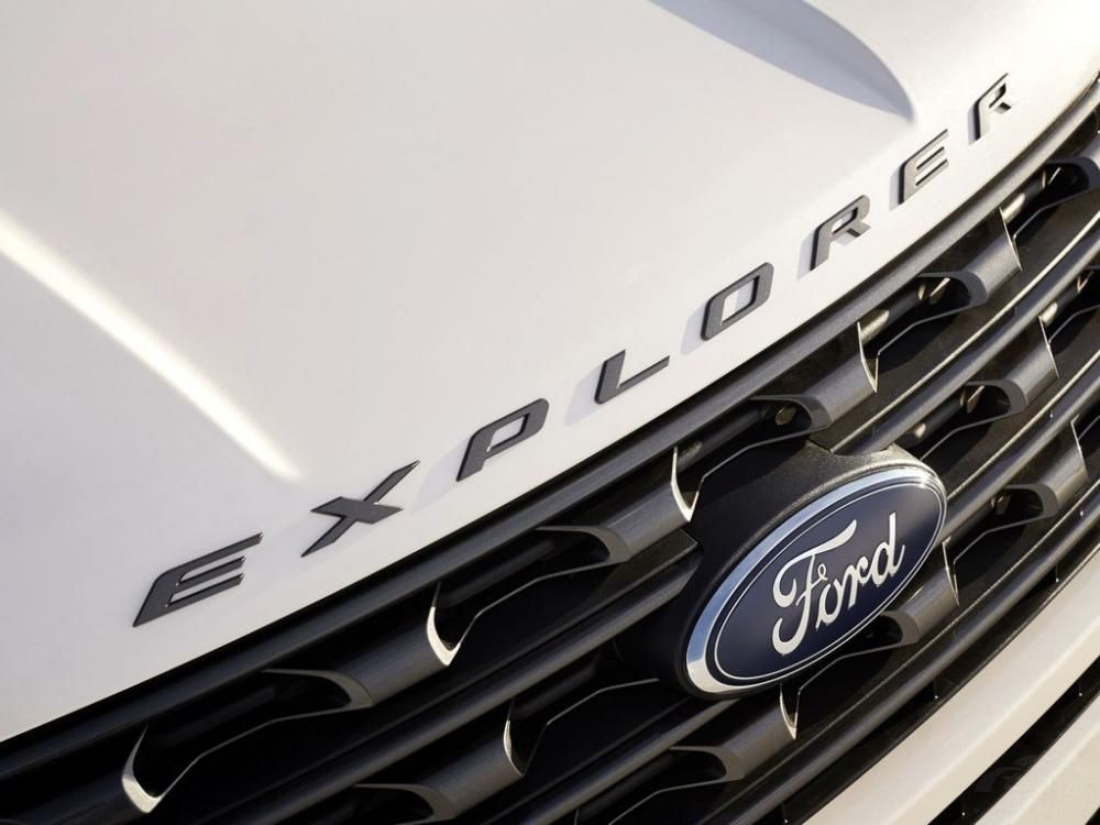 ̽����XLT�ر�涨λ��̽����XLT��̽����Limited֮�䣬װ����Ѭ�ڴ�����ǰ������դ������Ӿ����Լ�20Ӣ������Ͻ���Ȧ�ȡ�