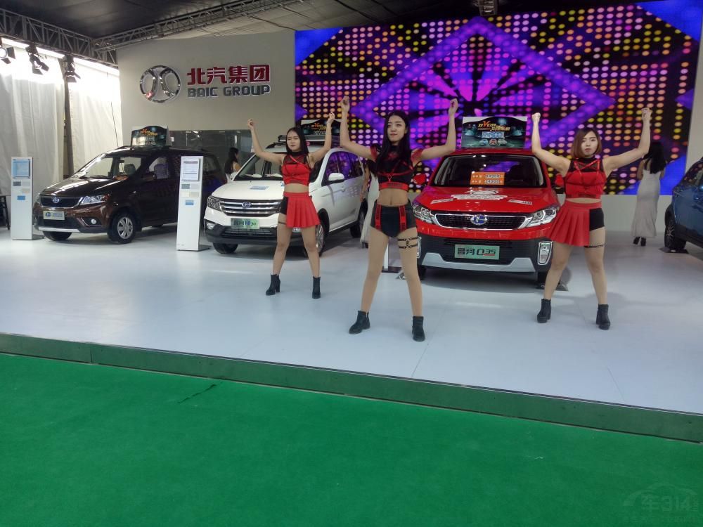 ͷ����ȹ�������΢��ȴ������ů��б����Ʈɢ��