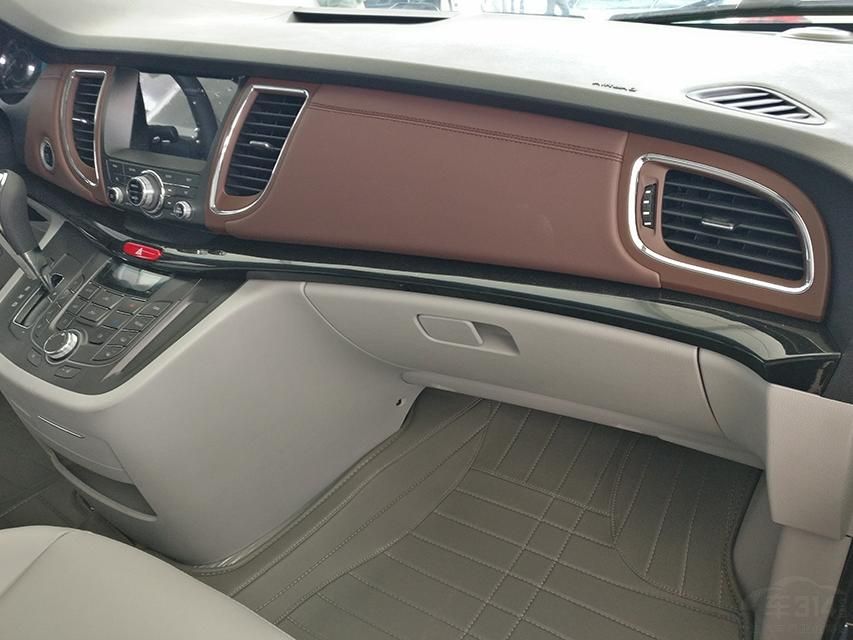 棬M52.0T+5һϣ̥Ϊ225/60 R17ǱȽϴġ