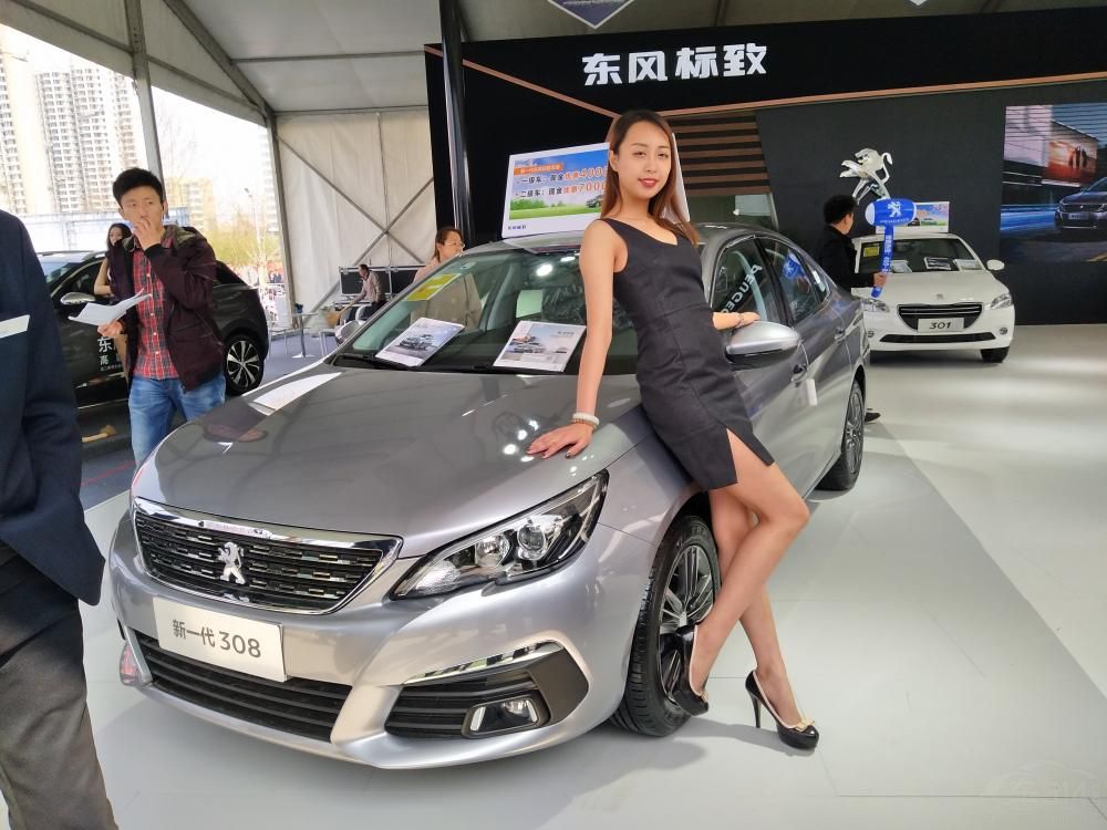 ƽ�Ķ��ۣ�����͡���Цٻ�⣬��Ŀ���⡱�������о��롣