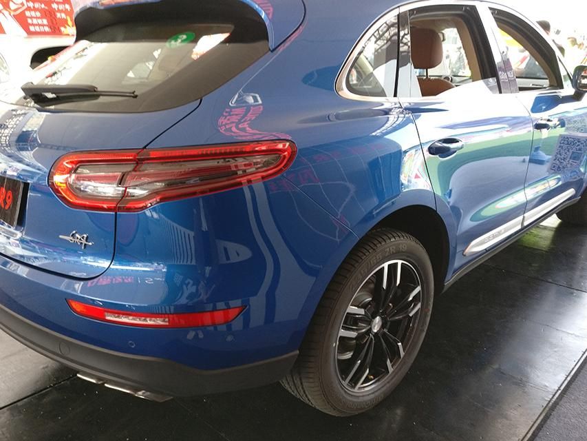 �����̩Sϵ�еĵڶ����Ʒ����������������˱�ʱ��Macan������һЩϸ���ϱ����������ΰ塢��챵Ĳ�ͬ�������������һģһ����