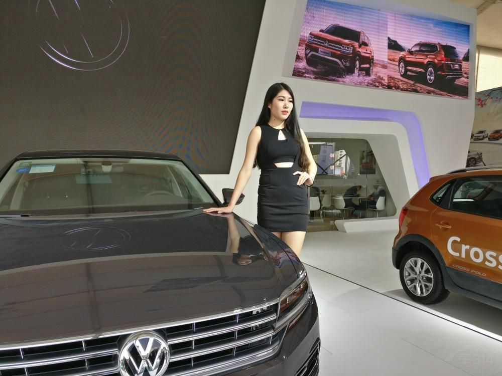 ��������һ���촽����ɫ�����ﻹ�ߡ�