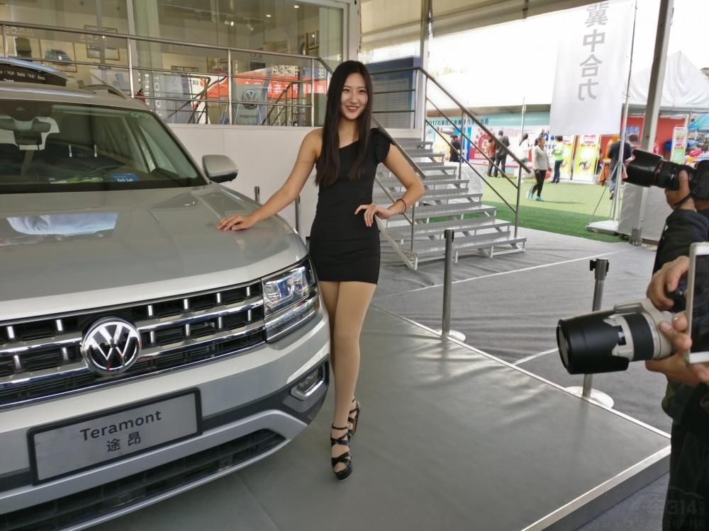 ��ò�����ɰ���һ˫�۾����������