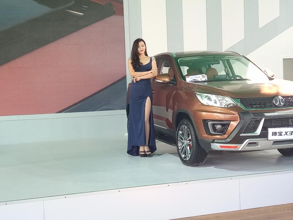 һ��ѩ�׵����ӣ�ü����С��Ц���绨��