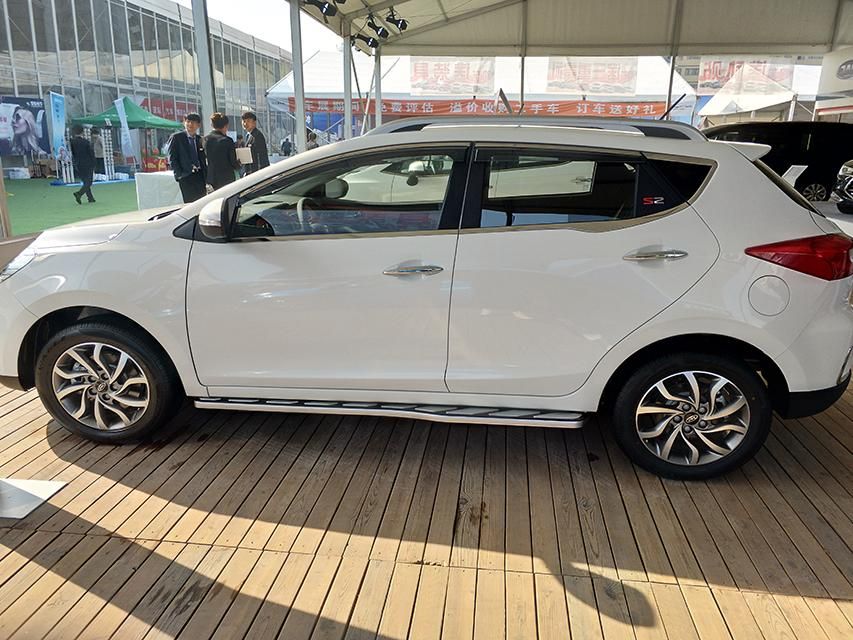 ��4135mm����1750mm����1568mm�����2490mm