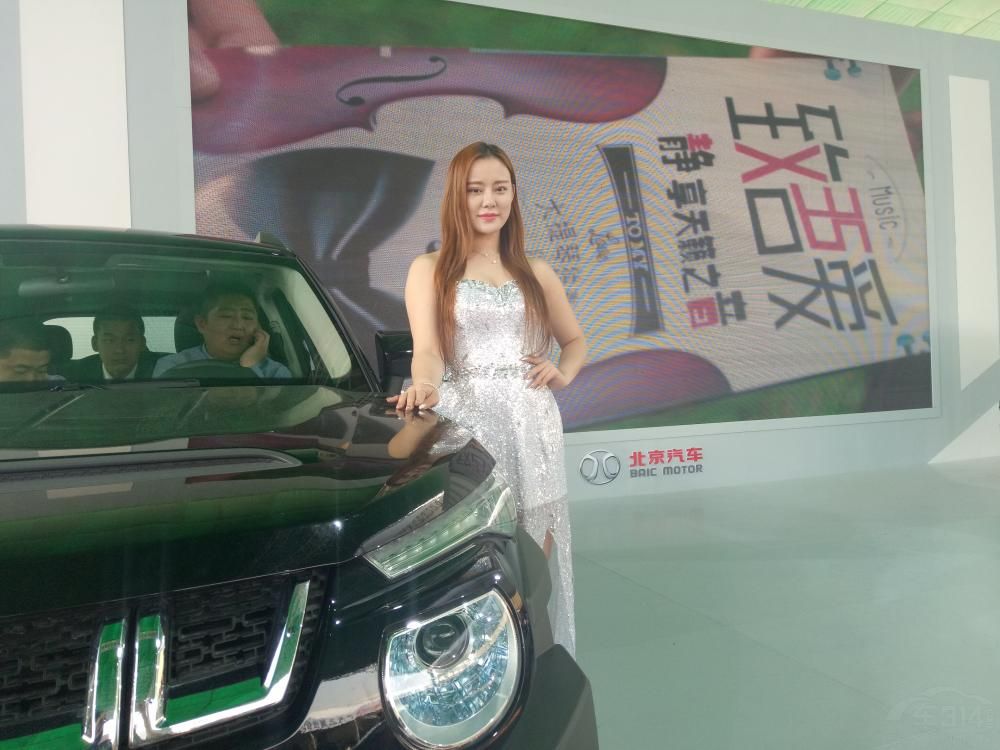 üĿ����Ȼ��һ���������������ҮϪŮ�������ױ��