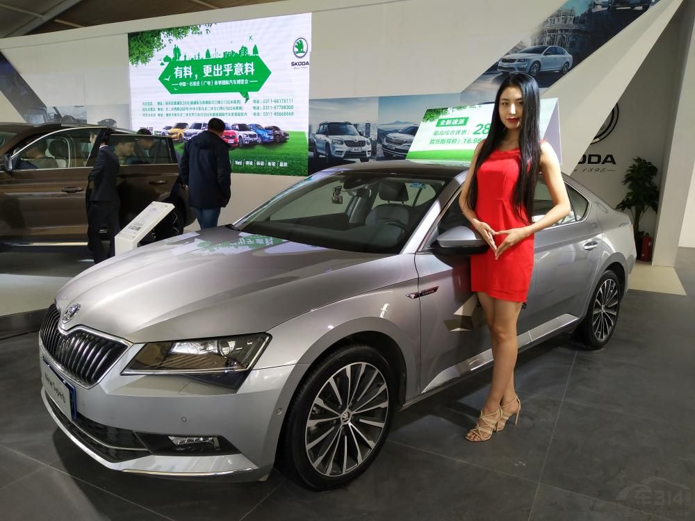 ����˫��ɫ���۾�Ƕ��һ����ֵ�����ϡ�