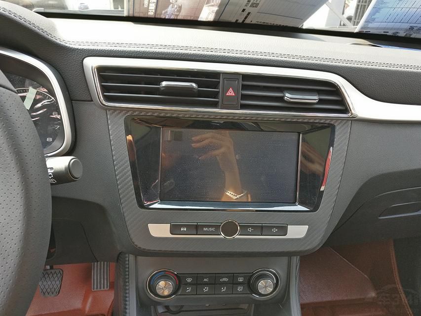 ����ZS�����˷ḻ�����ܻ����ã�����CarPlay/CarLife�ֻ��������������Ƶȹ���