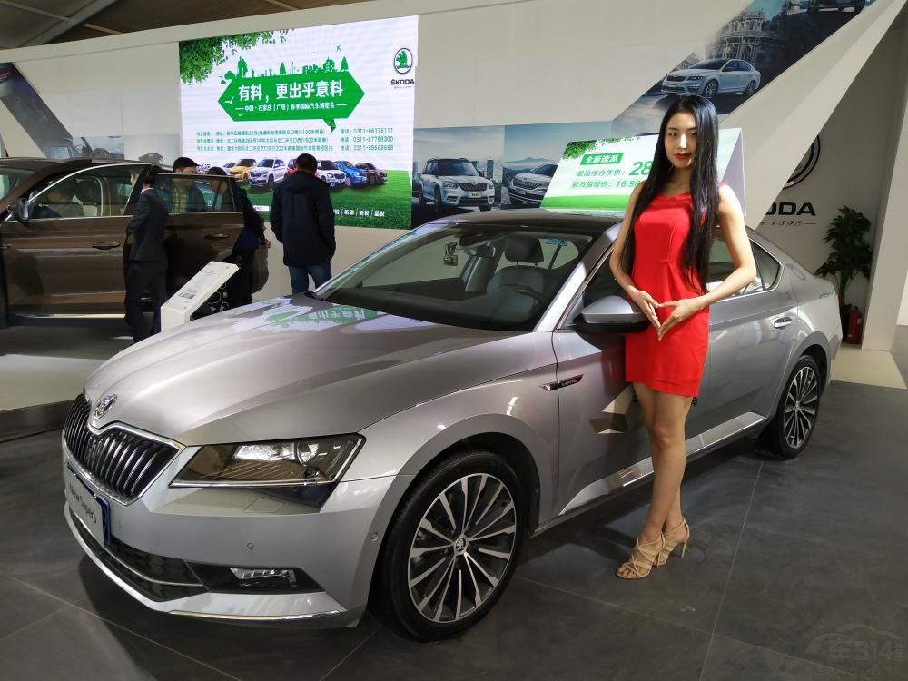 ���˳�����ʹ��������һ��Ʈ�ݵķ��ˡ�