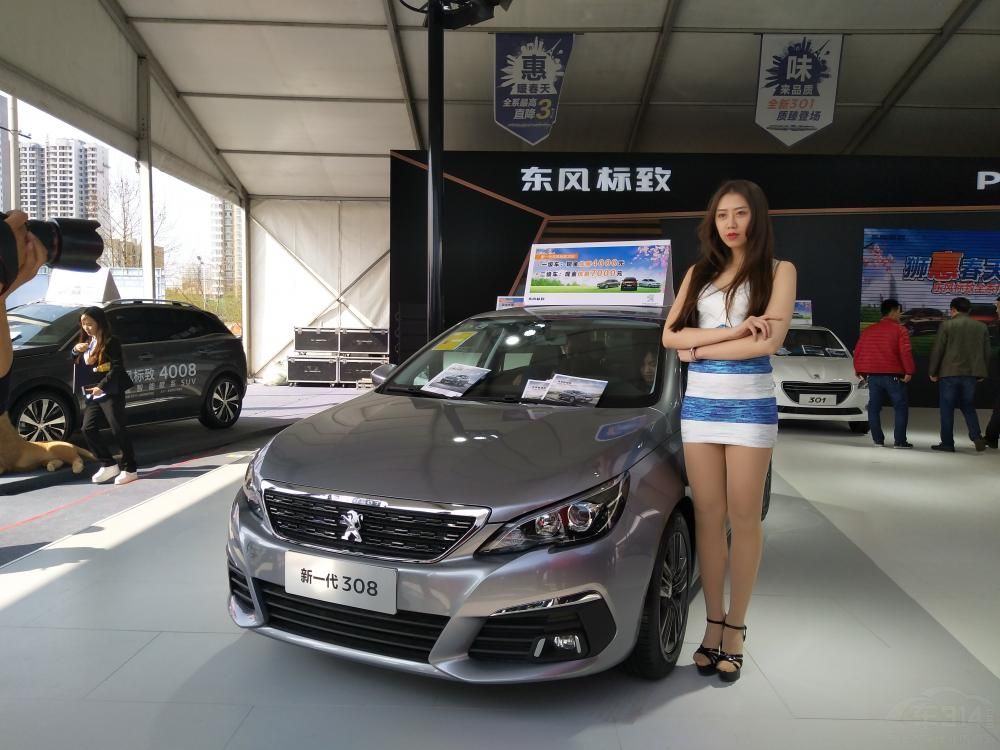 �Ͼ������ɫ�����顣