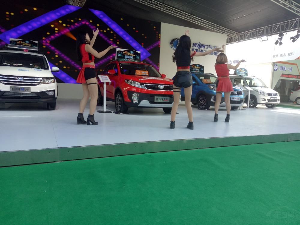 ����ȶ��˵�������Ť���š�