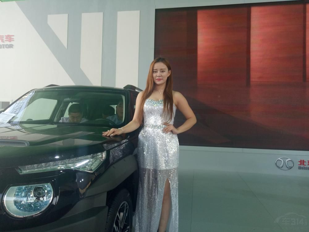 ���ǹ�����ɫ��Ө��������ѩ���쵰��������һ��СС���ѡ�