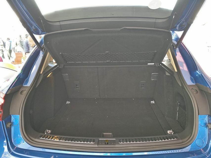 ³Ȼ˱ʱMacanƷͬʱṩ4ɫֱΪɫεļ֮ҹںۻ֮⡢شĴ֮ۺ״ĺả֮