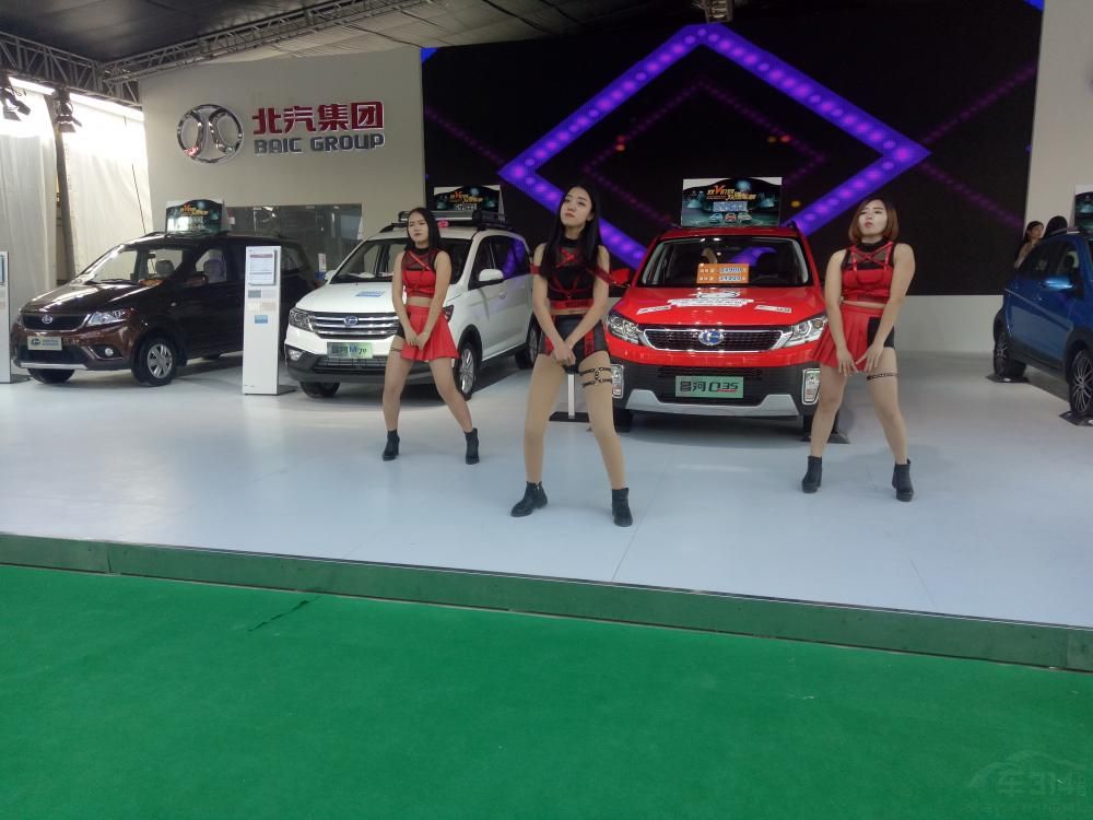 ����һֻ������ȸ������շת���ࡣ