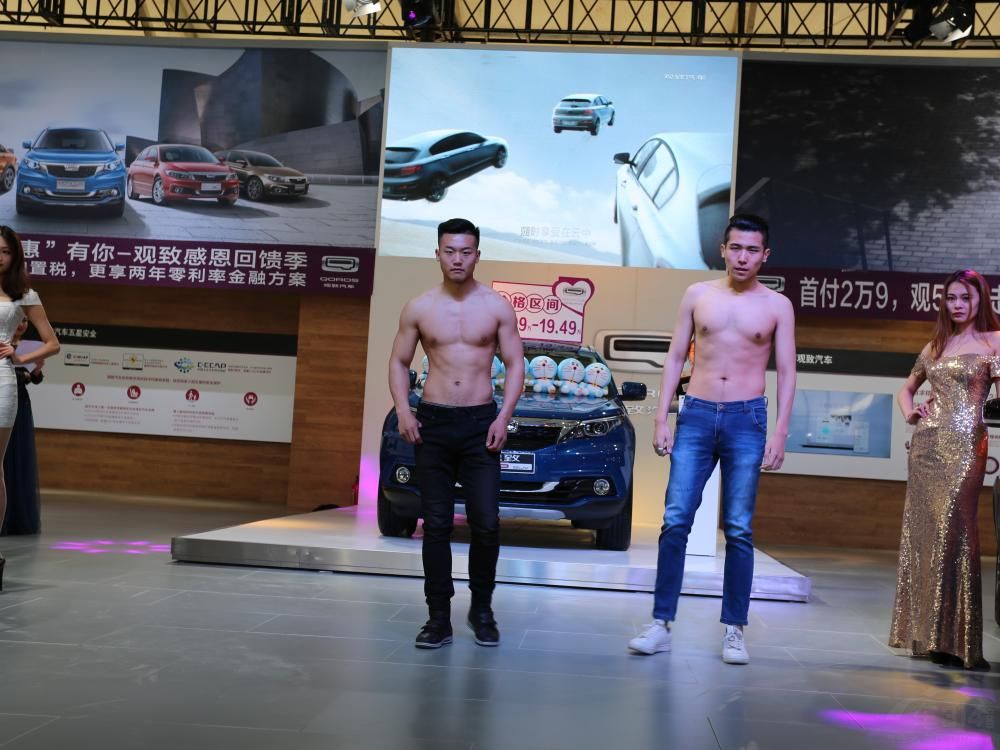 ��λ˧���Աߵ���Ů������ȣ��������͡�