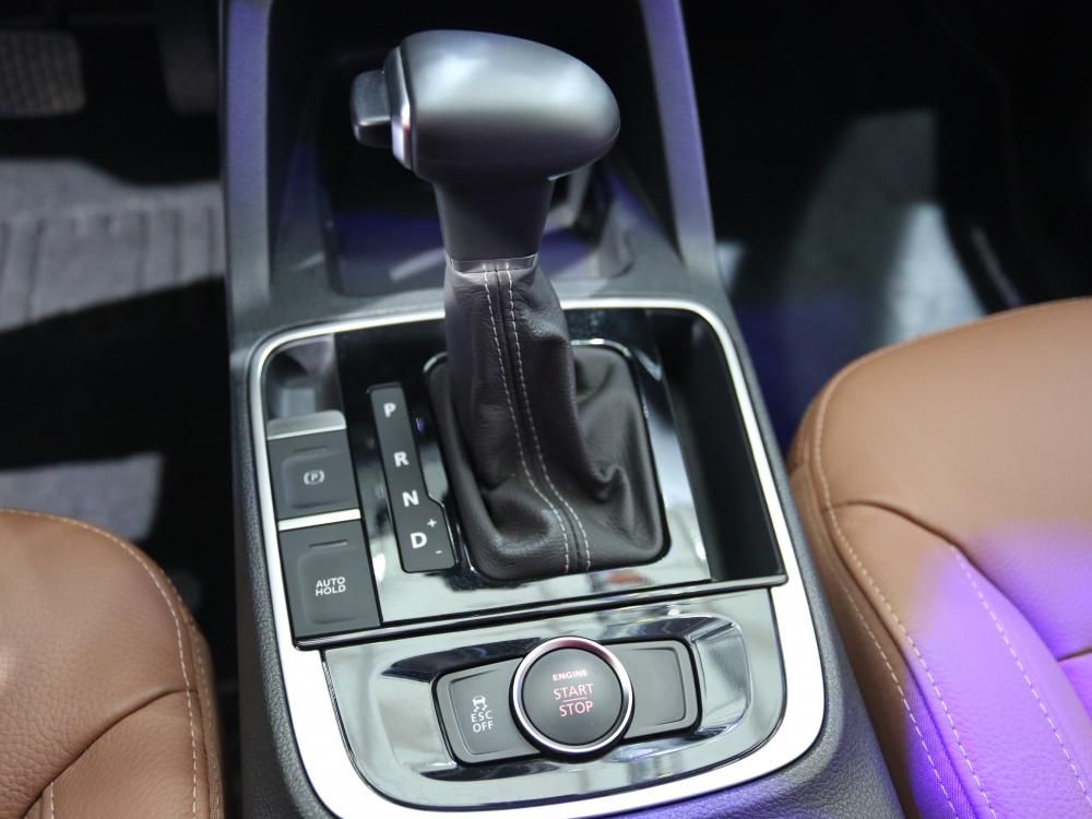 ������Ҳ���������⣬1.6T��ѹ����������6��˫��ϱ����䣬�ù���5�Թ������ļ۸�ӵ���˺��ʳ������ܡ�