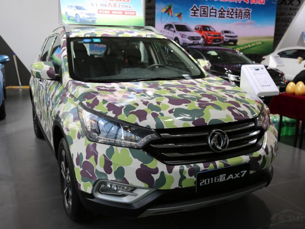 ���η��棬�¿�ͻ���û�б仯�����ı����Ǳ�����ʽ��������1.4T�汾���ͷ��������˺�ɫ����װ�Ρ�