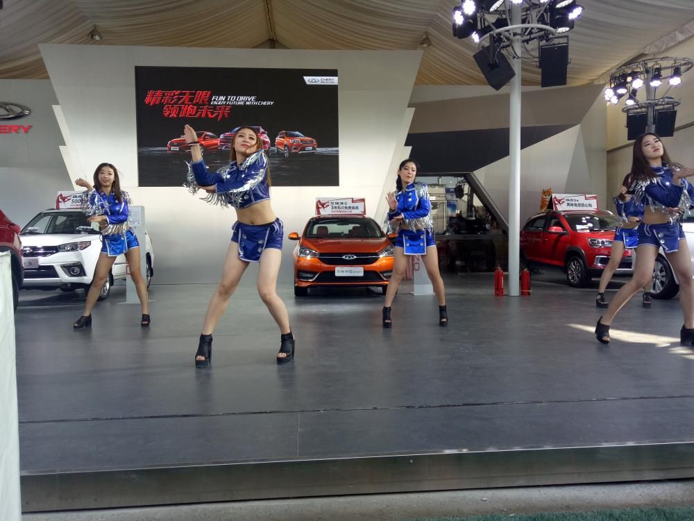 ����Ц����Ȼ�����ֳ��ޱߵ�ϲ�֡�