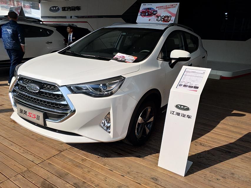 �������ڼ�ʻ֮�⣬���S3���Լ۱�ͬ��ͻ������Ƥ���Ρ��������Զ��յ��ȸ߶����ö����������������ϡ�