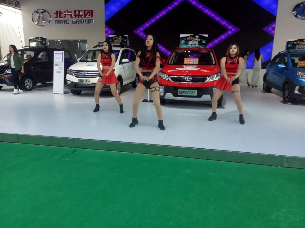 Ȼ����ʲô�����ǣ���ֻ�������Լ�ƶ�������֣�����д�⾪�˵��赸������ 