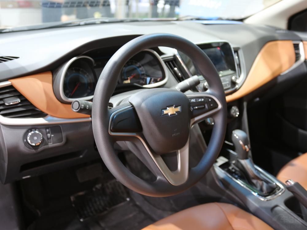 ���η��棬�����ȵ���ƺͿ�³�����Ʋ��ʮ�ַḻ��˫ɫ�Ĵ���������ǰһ����