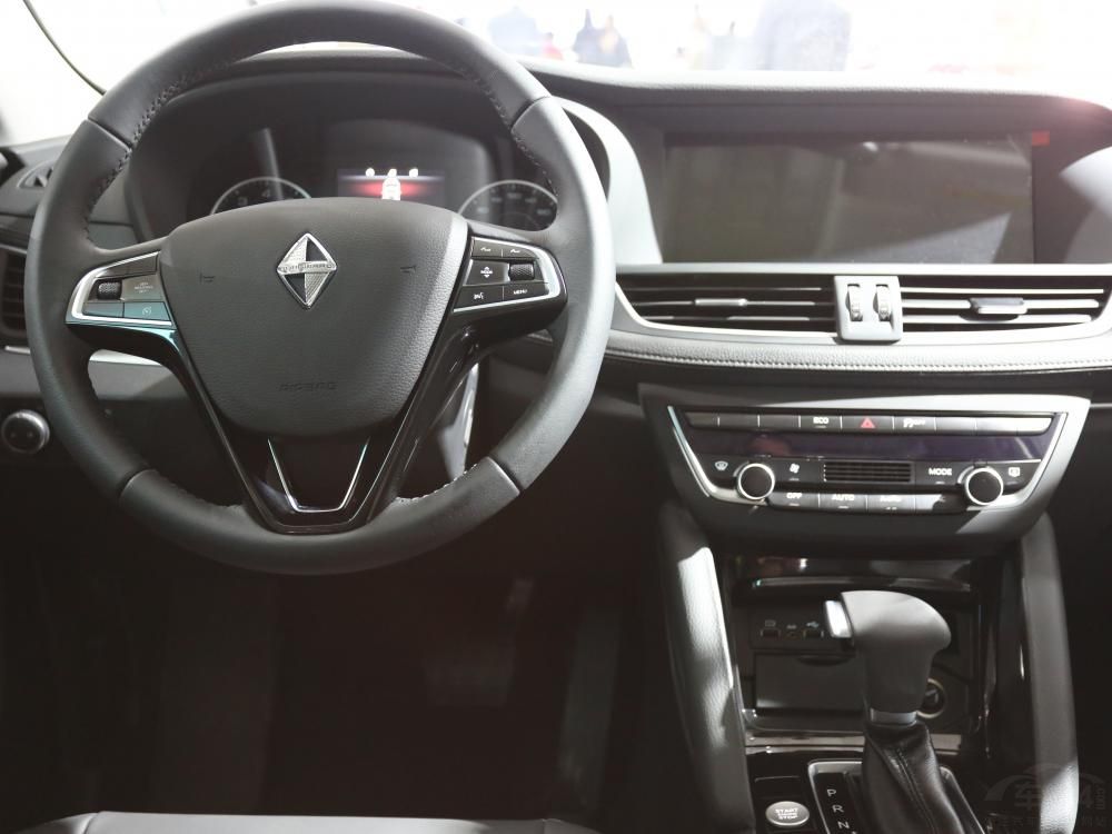 ����BX7ȫϵ���صĶ���һ̨2.0T��������ѹ�������������224���������Ť��300ţ���ף�ƥ����ǰ��ŵ�6������һ������䡣