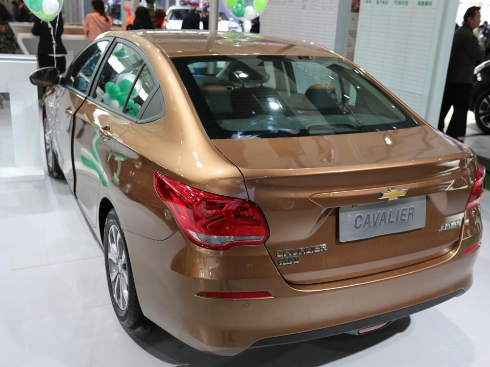 �����ߴ��ϣ�������ӵ�С�4544mm*1779*1467mm������Χ�����Ϊ2600mm�����ϱ�Ӣ����С��