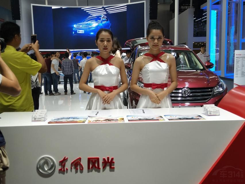 ��λ��Ů������Ավ�ı�ֱ���Ǿ�ҵ�أ�