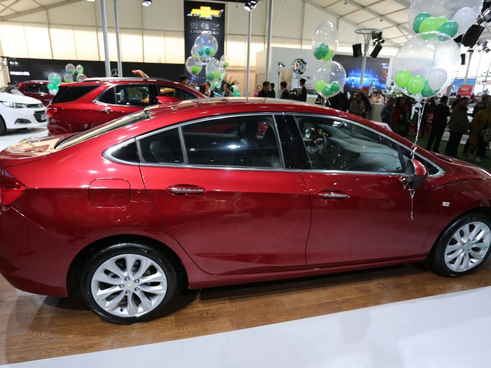 ʦͨãʹȫ¿³ȵĲͺ壬ǰͺߵͳֳһָ˶Сڳߴ緽棬ȫ¿³ȵΪ2700mm˼ͬ