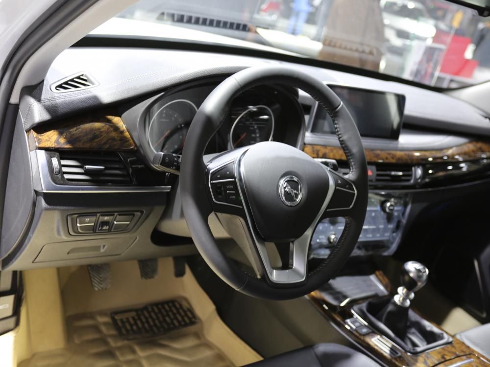 �Ӻ���X7�������ϣ������ܹ�����������Ʒ�Ƶĺۼ������������п���Ļ�������ľ���ΰ塢���ĵ�Ƥ�ʰ�������Щ�����Գ�������X7��Ʒ�ʸС�