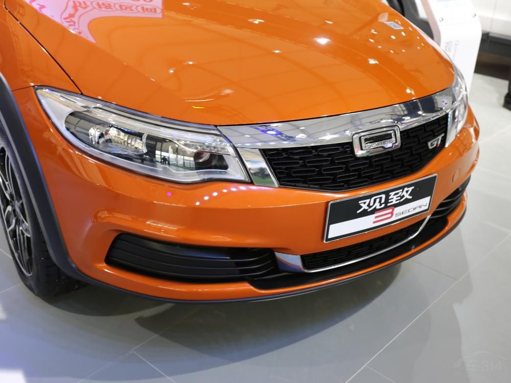 ������һ�׿����ĳ����׼���Ʃ���ɫ����ü��ǰ���ո��»��塢��ȹ�ȡ�