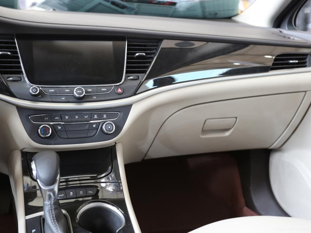 ʻܴ󣬿һŮʿпˮλãޡ