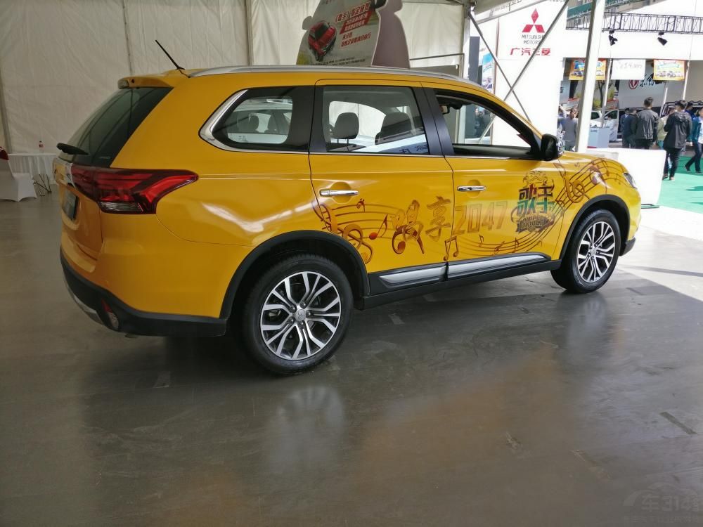 �ϴ�������ʹ�����������������޳��ҿ��࣬ӵ���ſ����д���Ӳ��SUV�ĳ������͡�