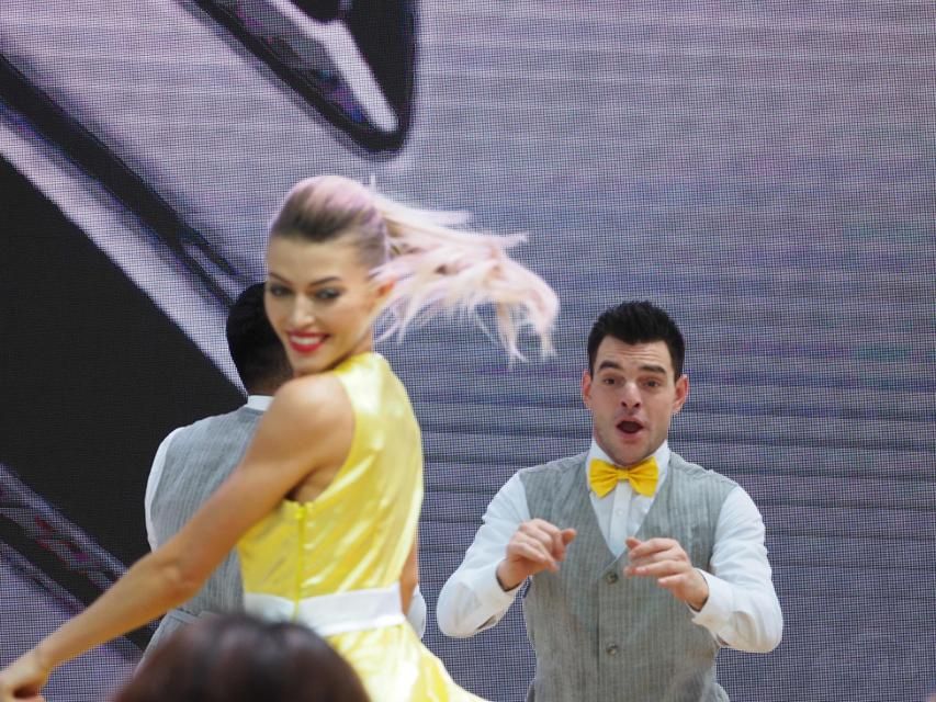 ƽ�Ķ��ۣ�����͡���Цٻ�⣬��Ŀ���⡱�������о���