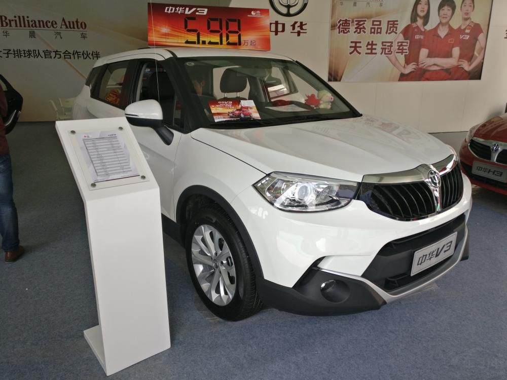 �ռ䷽�棬��Ϊһ��С��SUV��Ʒ���л�V3�ı��ֻ��ǲ����ġ�