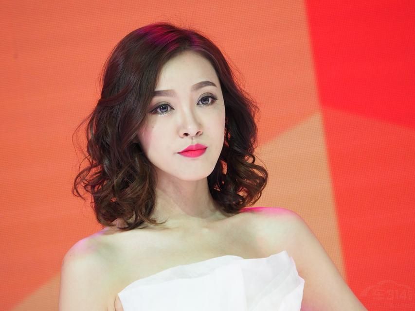 һ˫�۾���ֱ�����ˮ�е�ˮ��һ���γ���