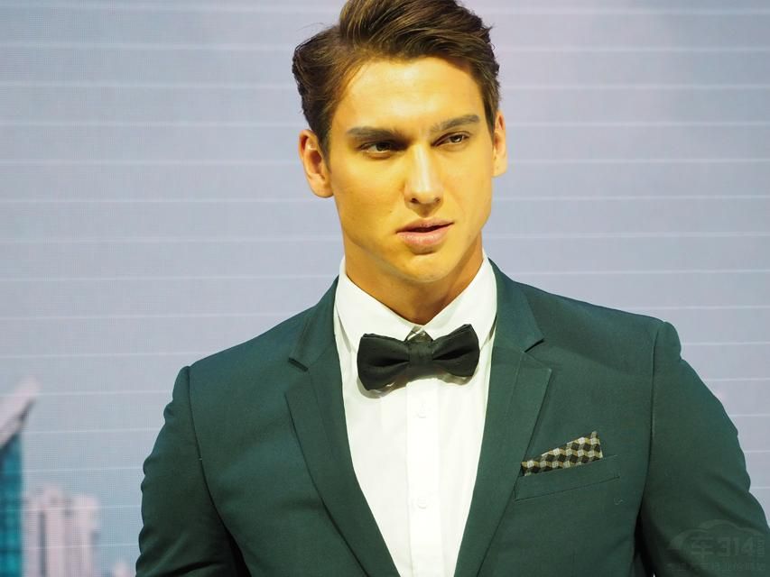 ˧�羹Ȼ�ǻ�ɫ��Ƥ����