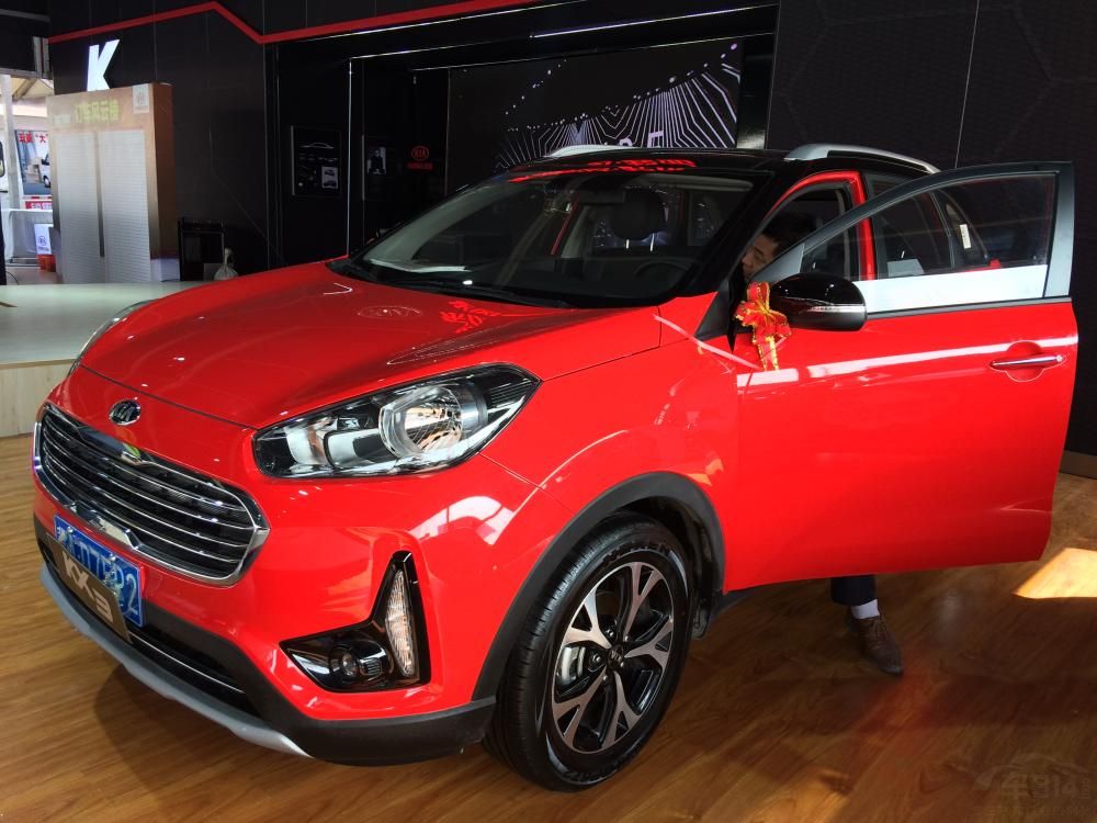 ǰ������LED�ռ��г���������ǰ���ո����࣬ǰ���Ӿ�Ч�����Ӽ�ࡣ