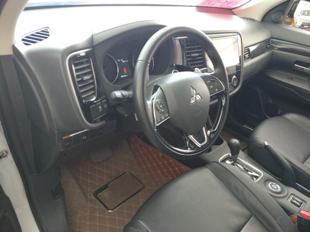 ���������й��оأ����䱸8Ӣ����Ļ������ʽ���������䱸�����绰����ý����Ƶȹ��ܰ�����