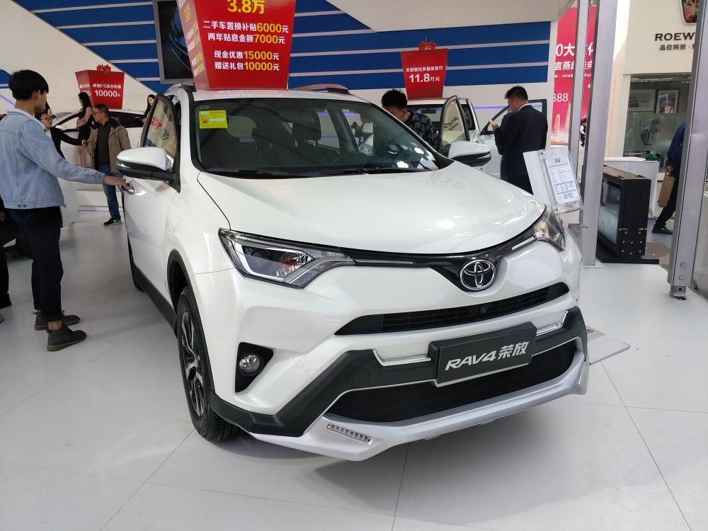����RAV4�Ŀ����ı仯�����ɾ�������ˡ��³���ǰ����ĸ��ӵ�Ϭ����������δ���ĿƼ��У�������������ϵ���ʽ�Ĵ�ƣ�����ʮ�ֶ��ж��ҷǳ�ʱ�С�