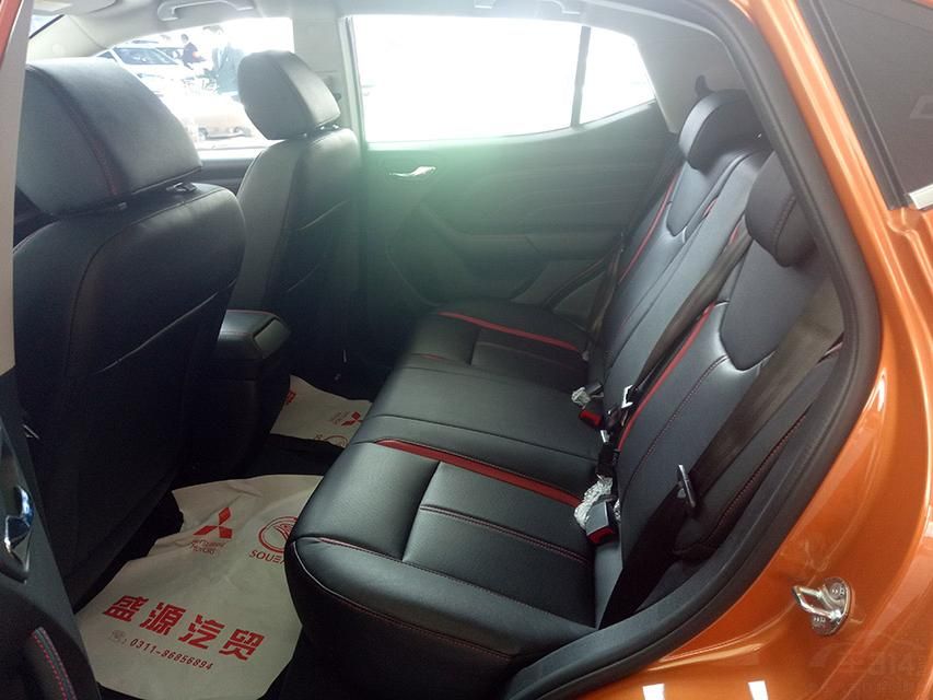 �������棬��1.5L������ƥ�����5���ֶ������䣬����1.5T������ƥ����ǿ�ģ��8�ٵ�CVT�����䡣