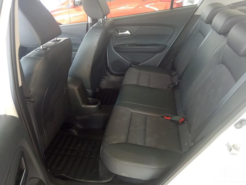 A70 1.6LԶʹص1.6LֱĸȻΪ83kW(113Ps)ŤΪ155Nmƥ6һ䣬ŲͺֵΪ6.8L/100km