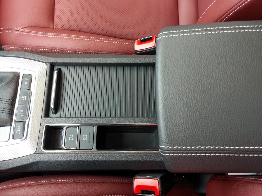 �³������ߴ糤���߷ֱ�Ϊ4545/1855/1690mm�����Ϊ2700mm���ӽ���21�㣬��ȥ��27�㡣