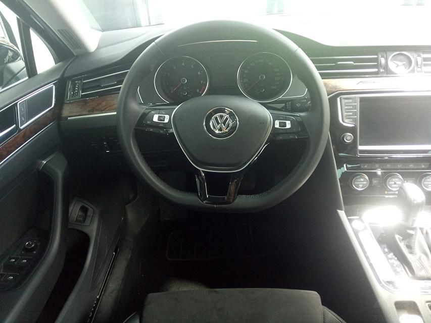 ��������ȡ�����Ͽ���������ľ�ʲ��ϣ�ͬʱ�������̵ײ���ƽ���Եø������Ტ���м����˶���Ϣ��