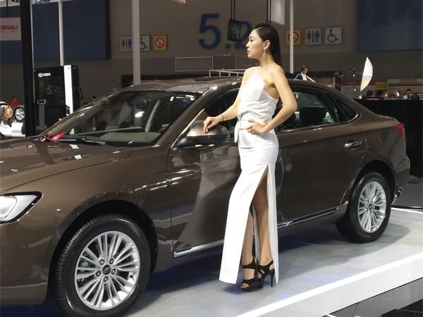 �������˾��ô�Ŀ��һ˫Ư�����ļµĴ��۾���