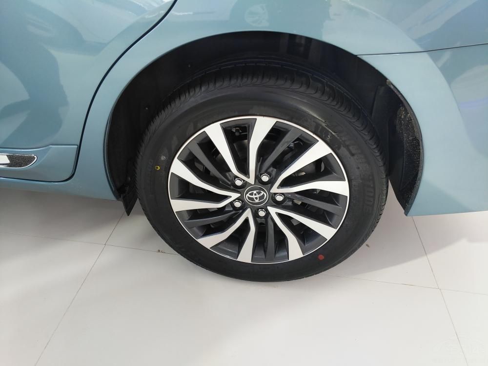 ������˫���ڽ�����դ��ǰ�����Ⱥ��б�ʶ�ȵĵط�����ͨ�泵�Ͷ�������ͬ��