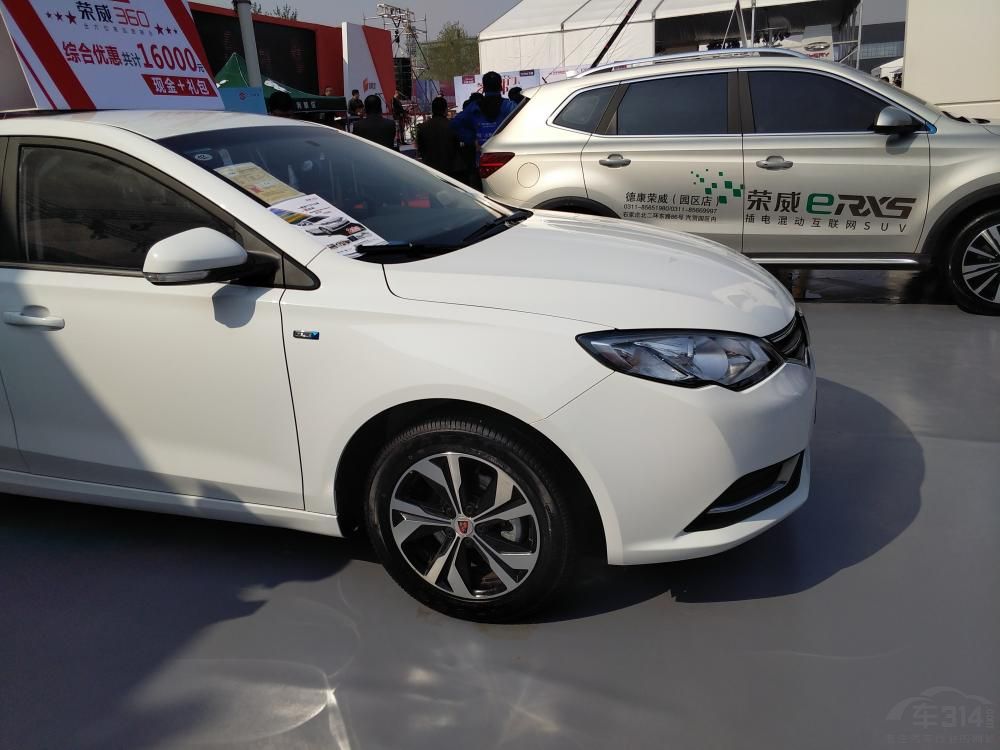 ����1.4T������ӵ��156����������ʣ�235N��m�����Ť�أ���֮ƥ�����7��˫��ϱ����䡣